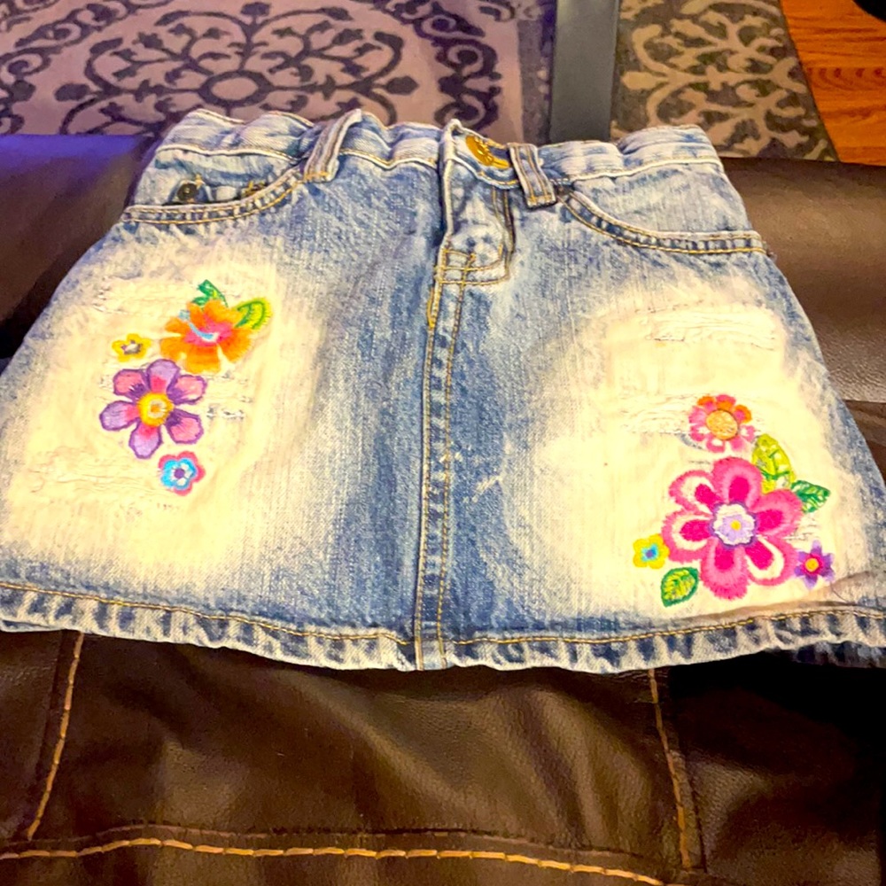Children’s Place 1989 denim skorts with adorable appliqués